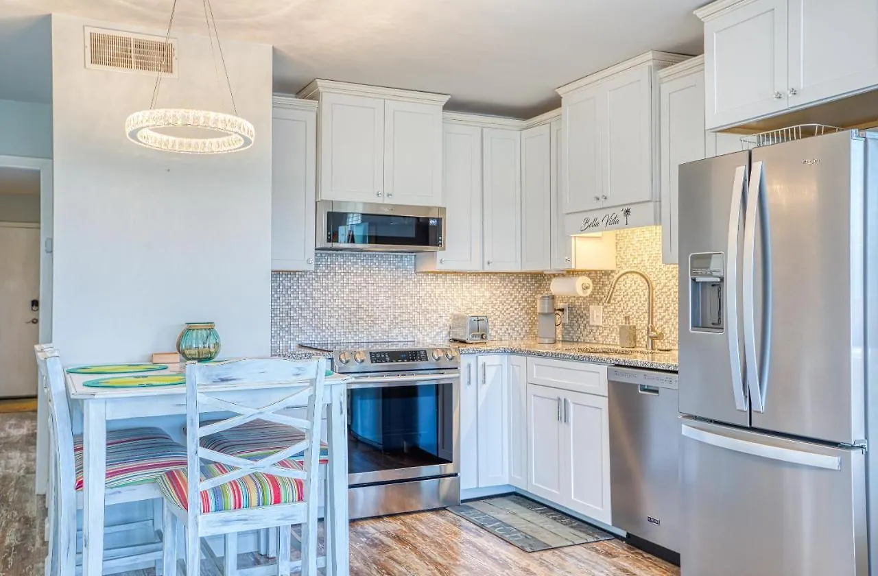 Bella Vista: Marshfront 1 Block To The Beach. Pool & Hot Tub-1st Floor Murrells Inlet