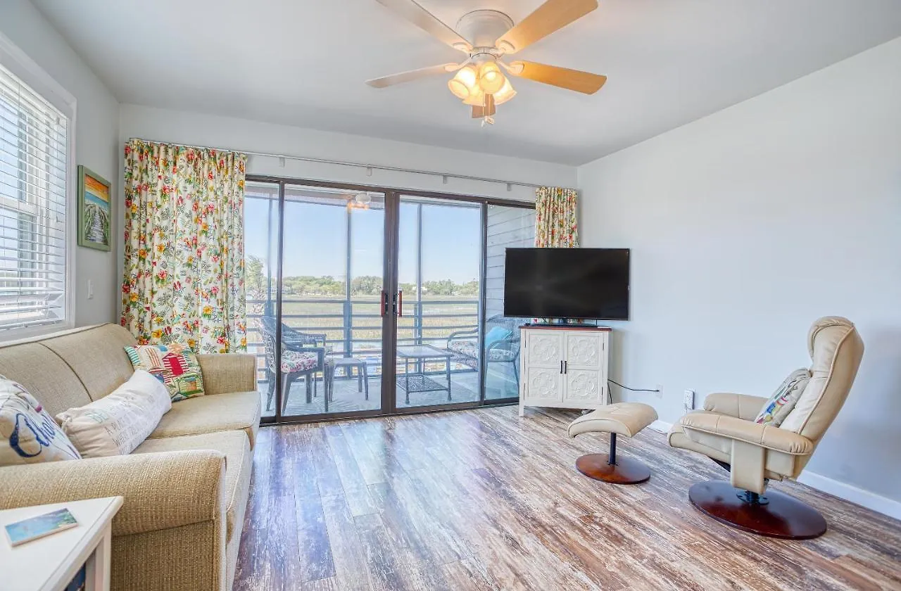 Bella Vista: Marshfront 1 Block To The Beach. Pool & Hot Tub-1st Floor Apartment