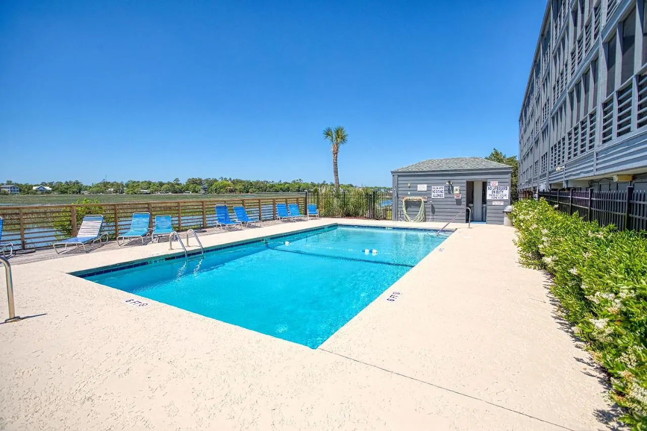 Bella Vista: Marshfront 1 Block To The Beach. Pool & Hot Tub-1st Floor