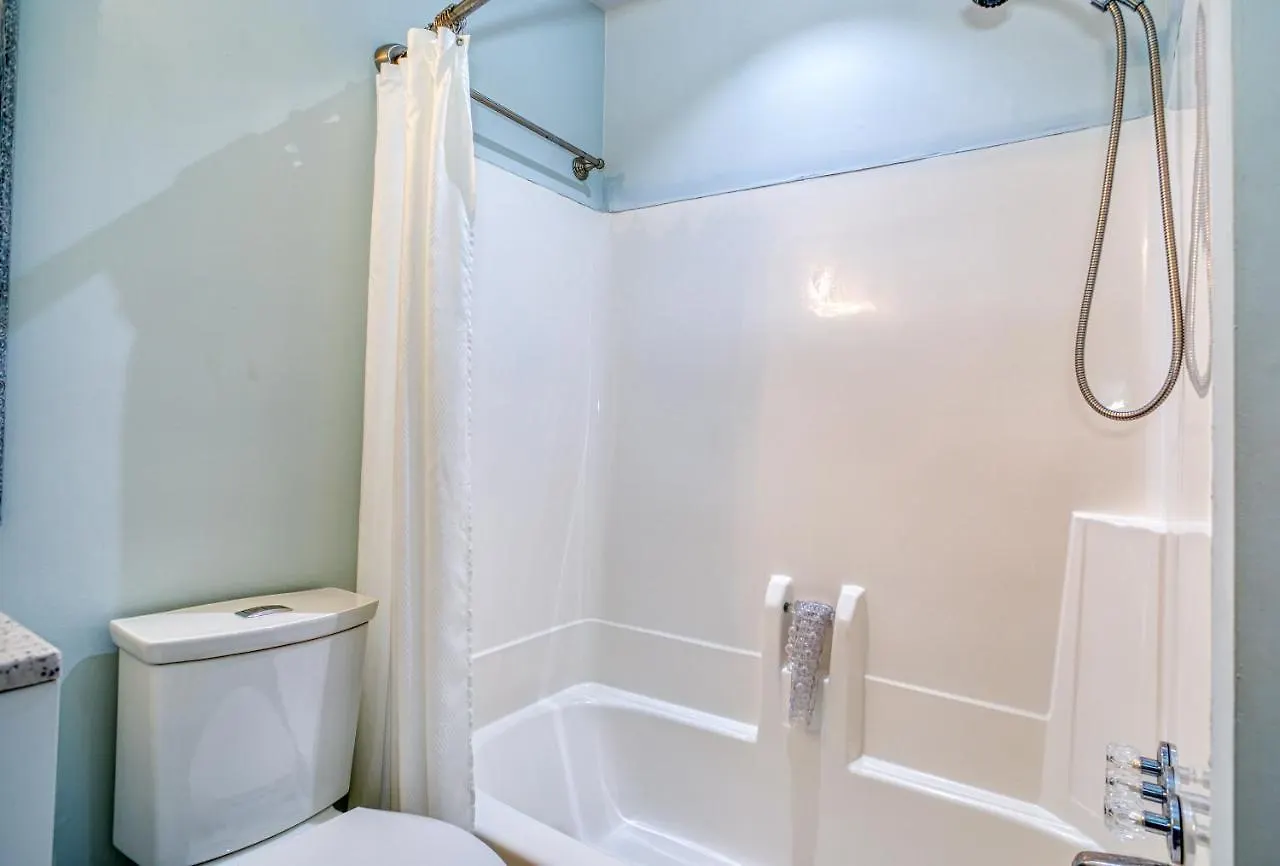 Bella Vista: Marshfront 1 Block To The Beach. Pool & Hot Tub-1st Floor * Murrells Inlet