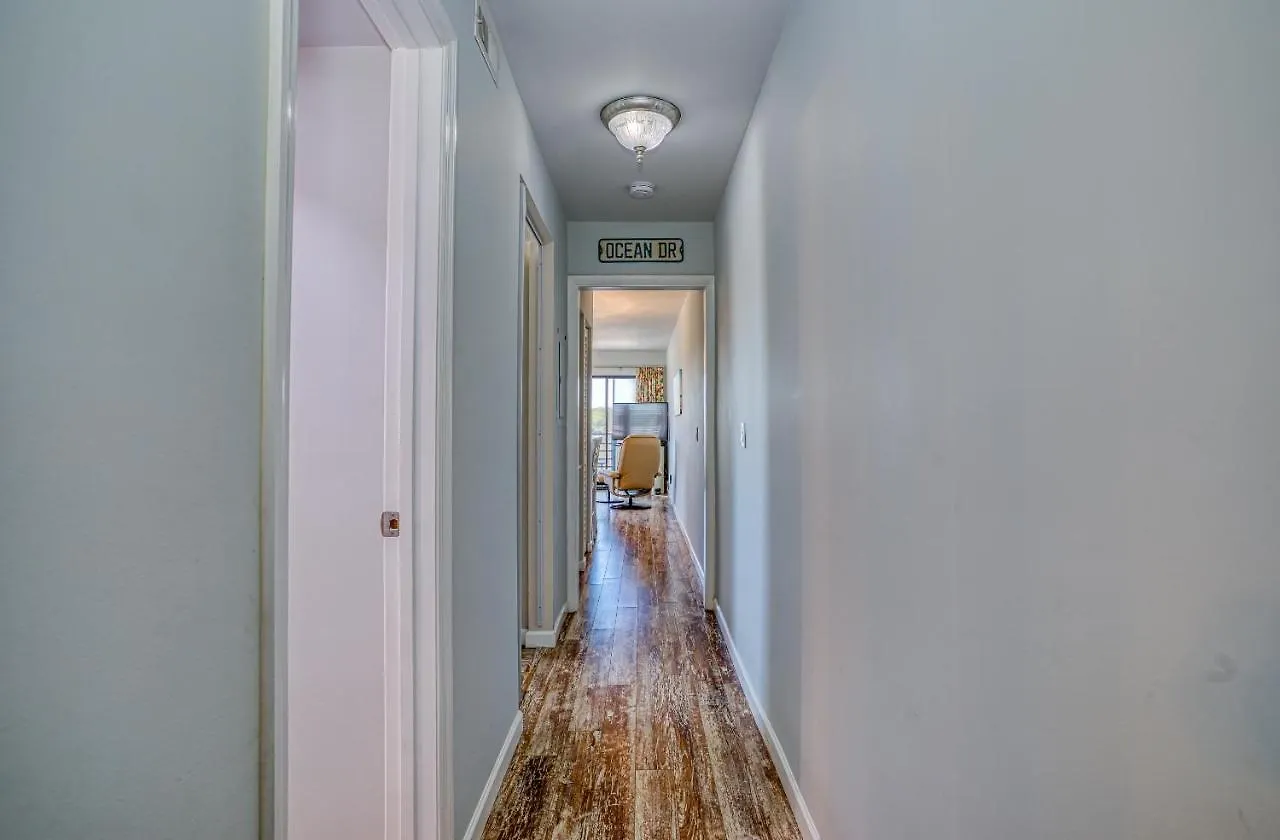 Apartment Bella Vista: Marshfront 1 Block To The Beach. Pool & Hot Tub-1st Floor *