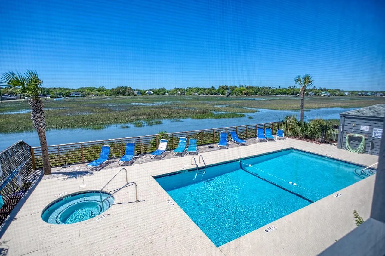 Bella Vista: Marshfront 1 Block To The Beach. Pool & Hot Tub-1st Floor Apartment *