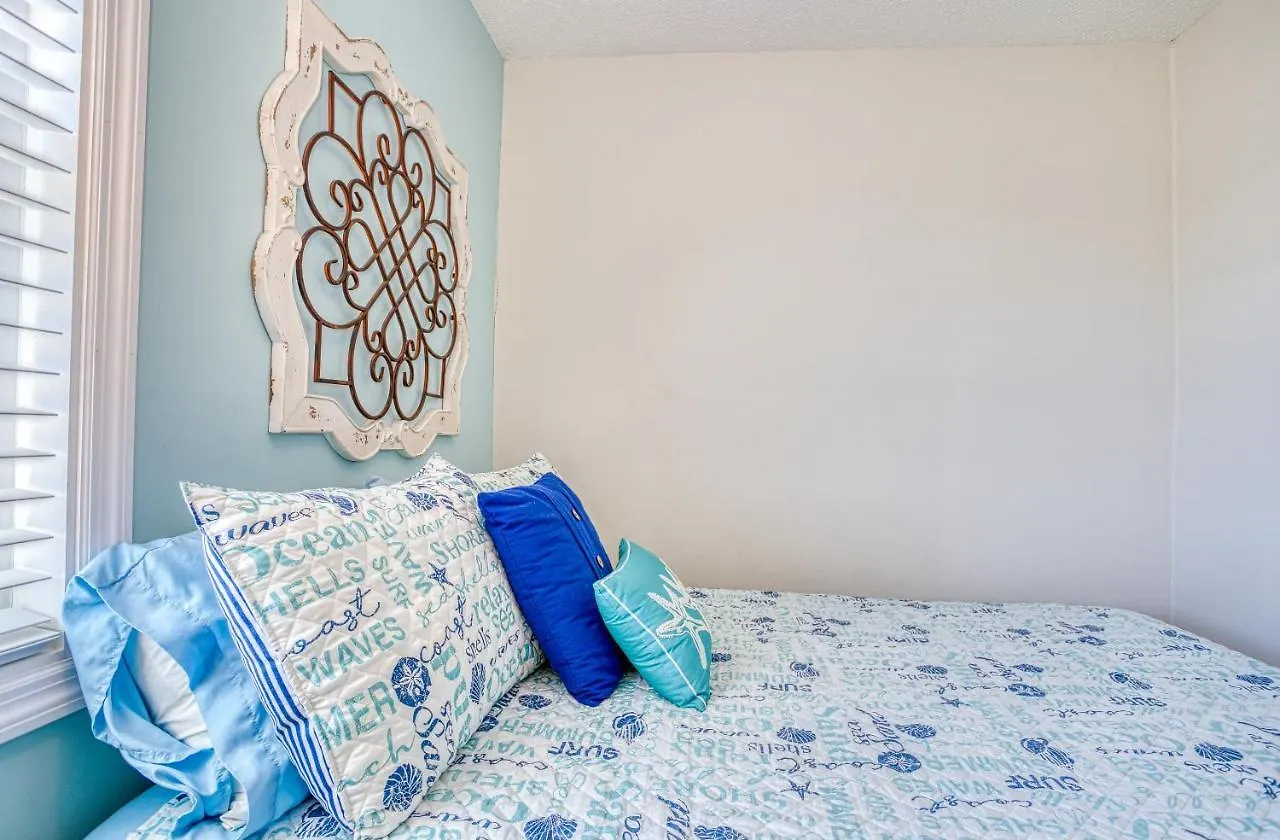 Apartment Bella Vista: Marshfront 1 Block To The Beach. Pool & Hot Tub-1st Floor Murrells Inlet
