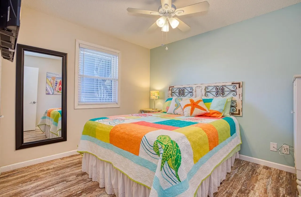 Apartment Bella Vista: Marshfront 1 Block To The Beach. Pool & Hot Tub-1st Floor
