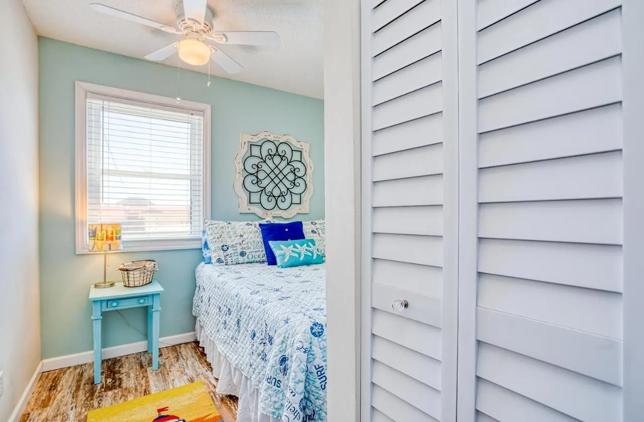Apartment Bella Vista: Marshfront 1 Block To The Beach. Pool & Hot Tub-1st Floor