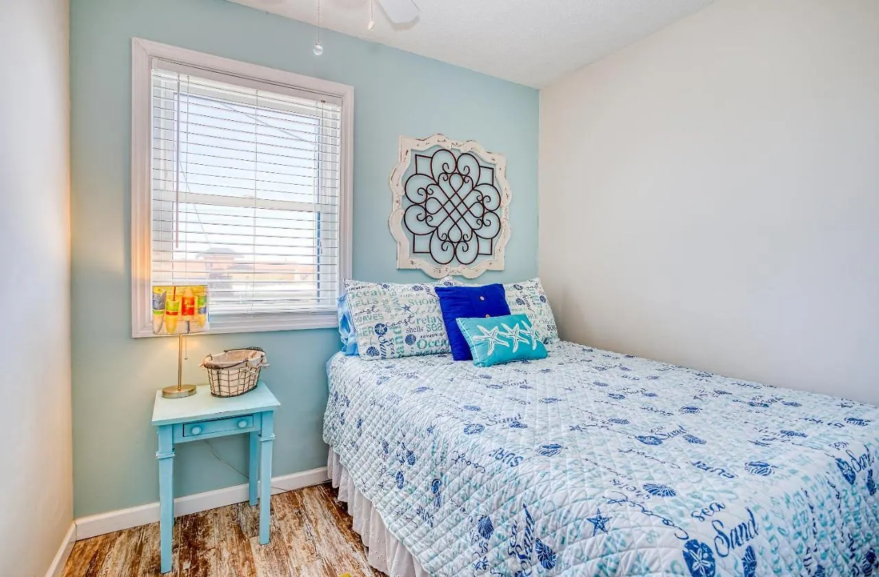 Apartment Bella Vista: Marshfront 1 Block To The Beach. Pool & Hot Tub-1st Floor *
