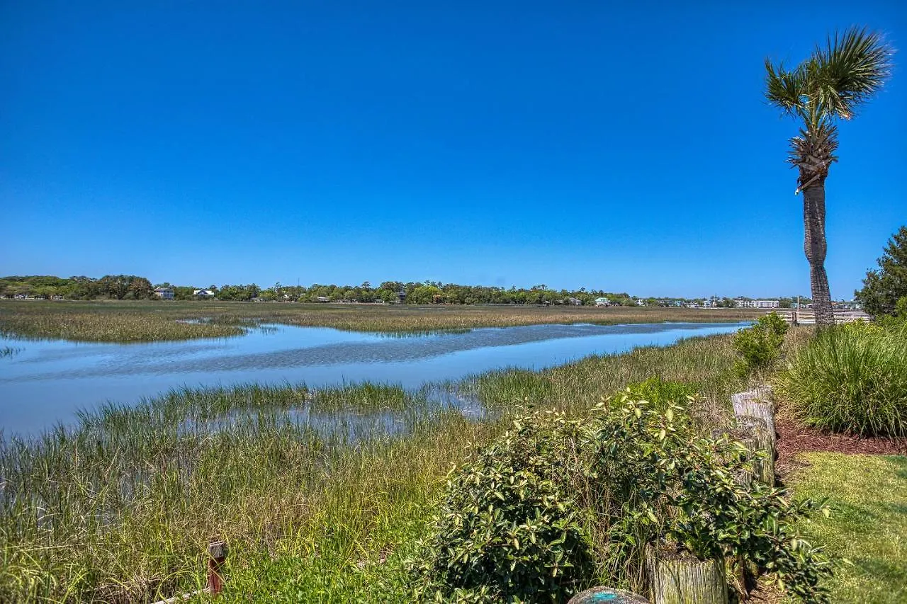 Bella Vista: Marshfront 1 Block To The Beach. Pool & Hot Tub-1st Floor Apartment