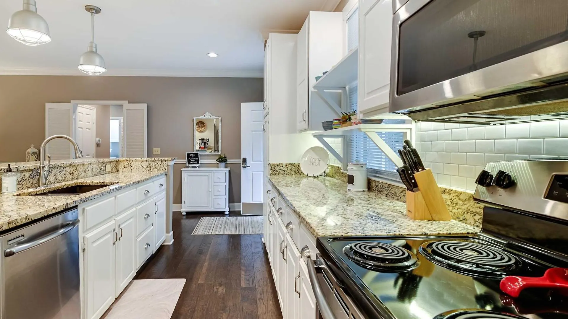 Charming Near Golf Courses And Marsh Walk!