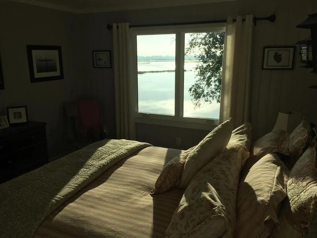 Bed & Breakfast Waterside Retreat