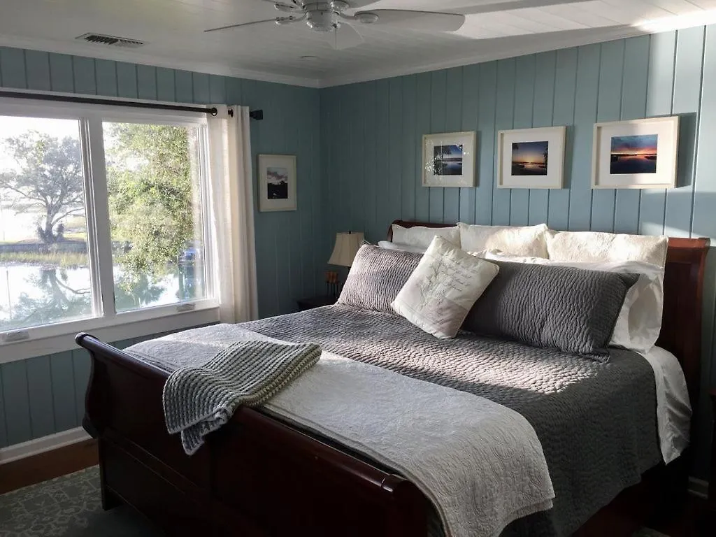 Bed & Breakfast Waterside Retreat