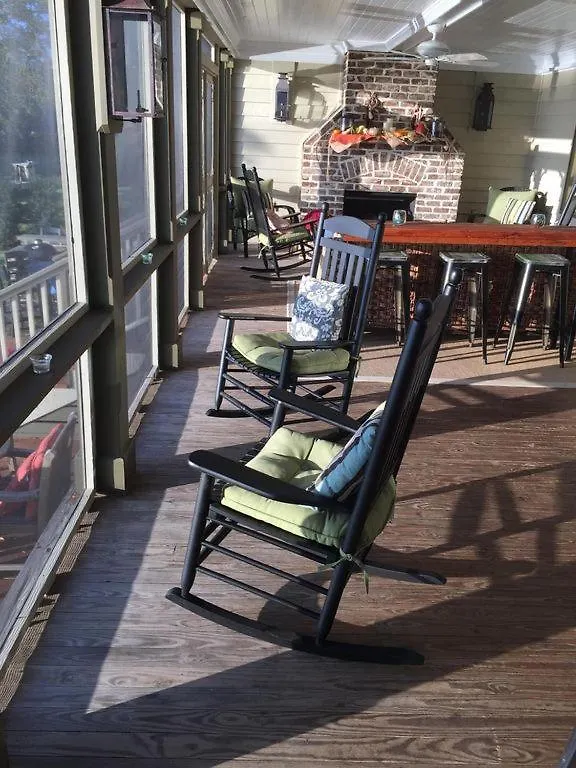 Waterside Retreat Bed & Breakfast 3*